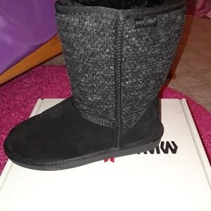 Womens Minnetonka boots new with box